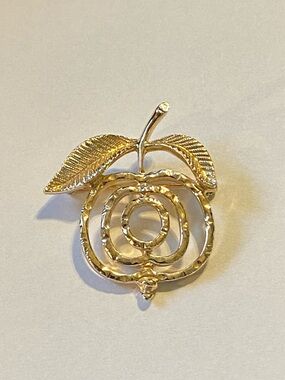 SARAH COVENTRY Vintage Gold-Tone Apple Leaf Brooch Pin